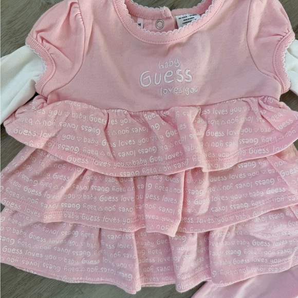 Guess baby 2 piece outfit (pants and long sleeved top) size 6-9 months - Picture 2 of 9